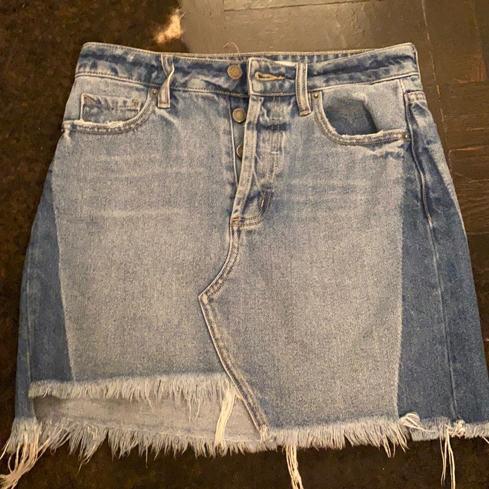 Two toned mini denim skirt.